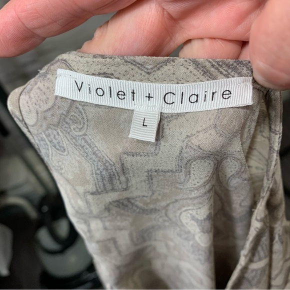 Violet + Claire Tan Crepe Blouse Paisley Print Long Sleeves Key Hole Top Sz L - Picture 6 of 12